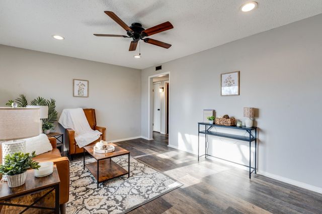 103 E Eric Dr, Walton, KS 67151