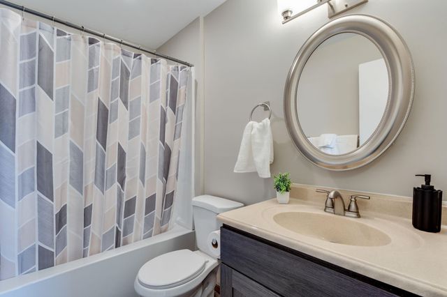 103 E Eric Dr, Walton, KS 67151