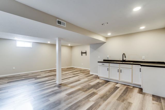 103 E Eric Dr, Walton, KS 67151