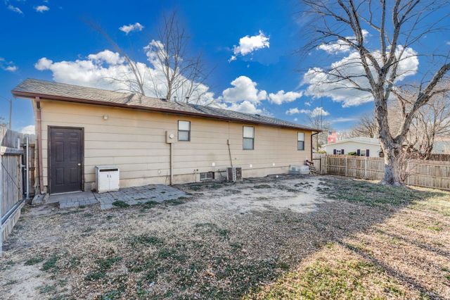103 E Eric Dr, Walton, KS 67151