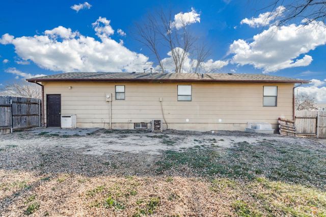 103 E Eric Dr, Walton, KS 67151