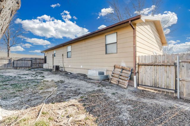 103 E Eric Dr, Walton, KS 67151