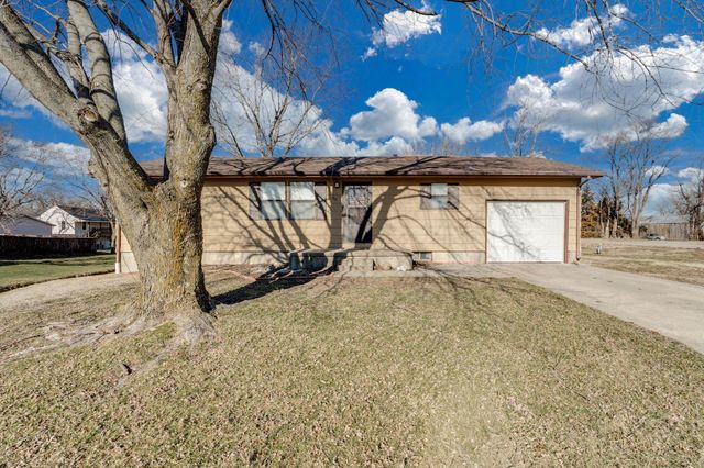 103 E Eric Dr, Walton, KS 67151