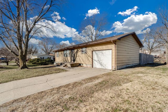 103 E Eric Dr, Walton, KS 67151