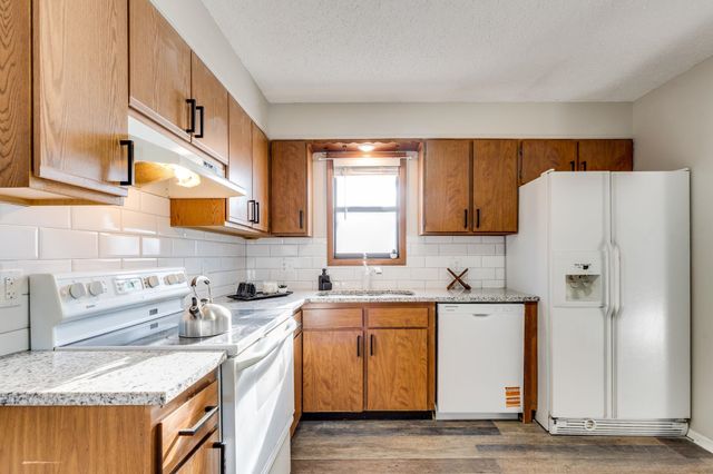 103 E Eric Dr, Walton, KS 67151