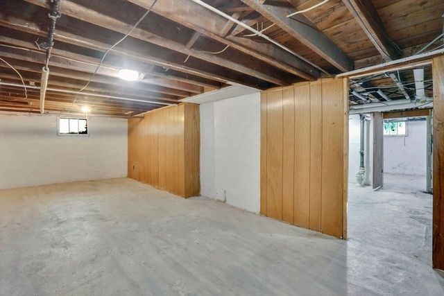 15 Bronson Ter, Springfield, MA 01108