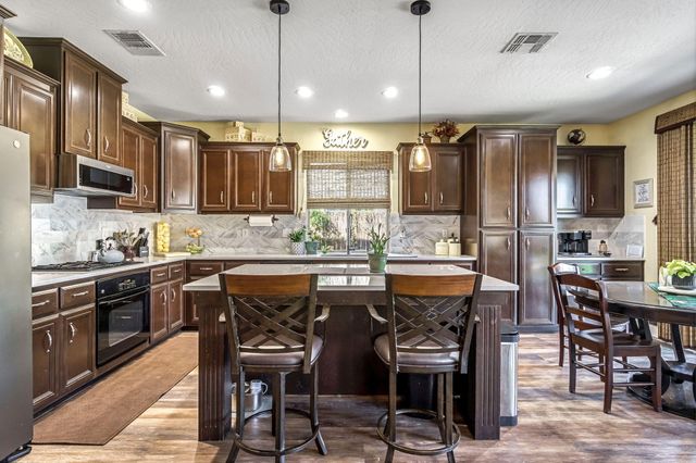 3522 W Elowin Avenue, Visalia, CA 93291