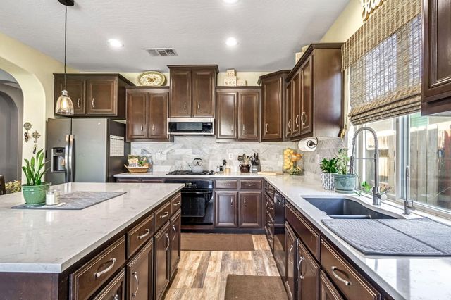 3522 W Elowin Avenue, Visalia, CA 93291