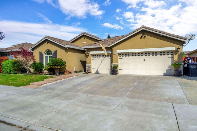 3522 W Elowin Avenue, Visalia, CA 93291