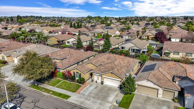 3522 W Elowin Avenue, Visalia, CA 93291