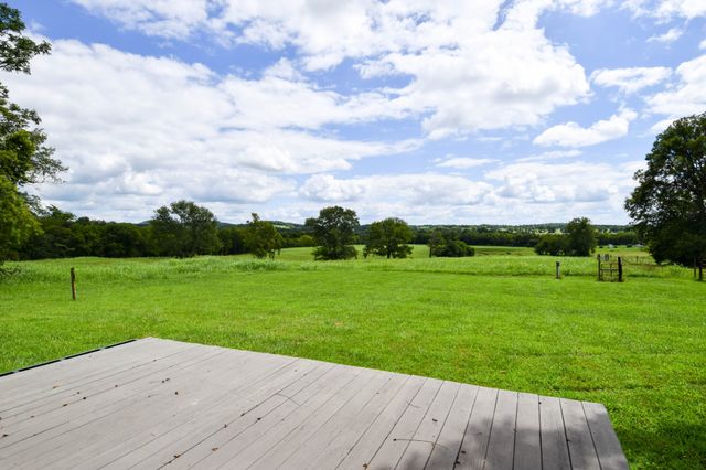 1289 Old Hopewell Rd, Castalian Springs, TN 37031