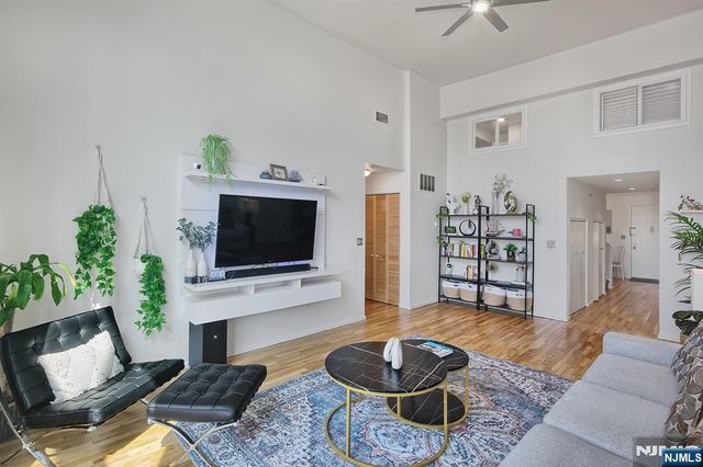 518 Gregory Avenue A318, Weehawken, NJ 07086