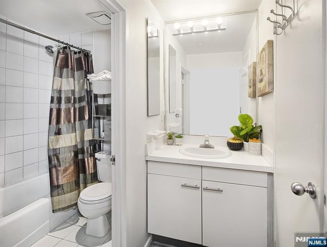 518 Gregory Avenue A318, Weehawken, NJ 07086