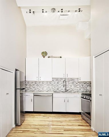 518 Gregory Avenue A318, Weehawken, NJ 07086