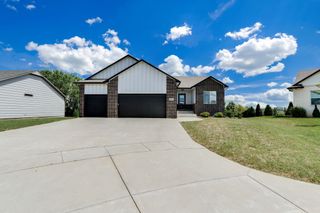 8856 N Saddlebrook Ct, Park City, KS 67147