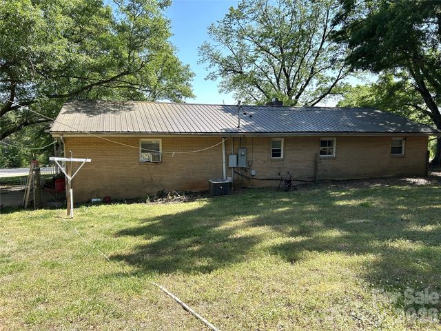 2307 Harris Henrietta Road, Mooresboro, NC 28114