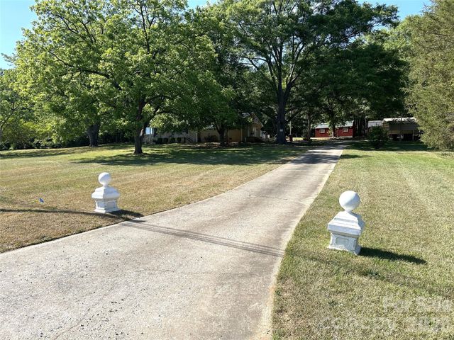 2307 Harris Henrietta Road, Mooresboro, NC 28114