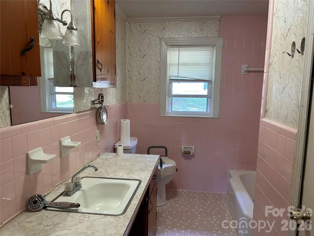 2307 Harris Henrietta Road, Mooresboro, NC 28114