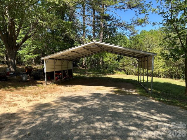 2307 Harris Henrietta Road, Mooresboro, NC 28114