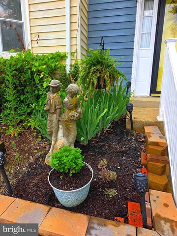 862 HOLLY DR, La Plata, MD 20646