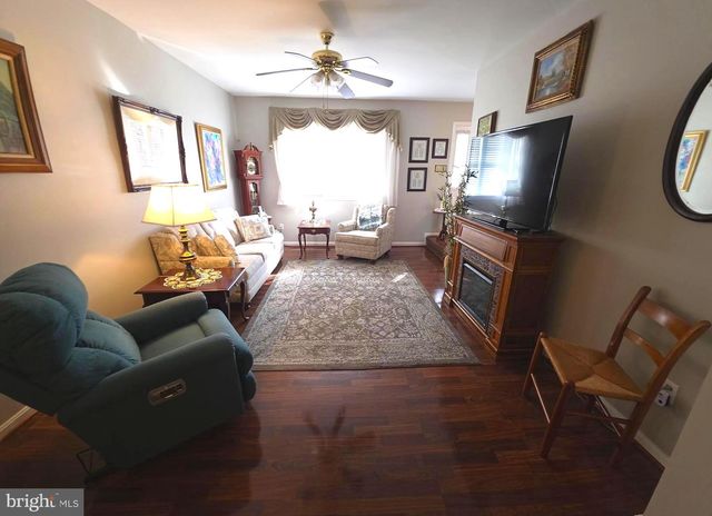 862 HOLLY DR, La Plata, MD 20646