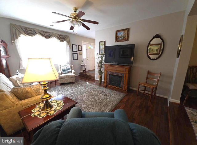 862 HOLLY DR, La Plata, MD 20646