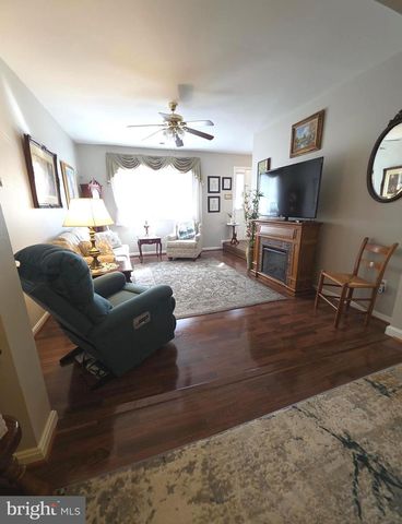 862 HOLLY DR, La Plata, MD 20646