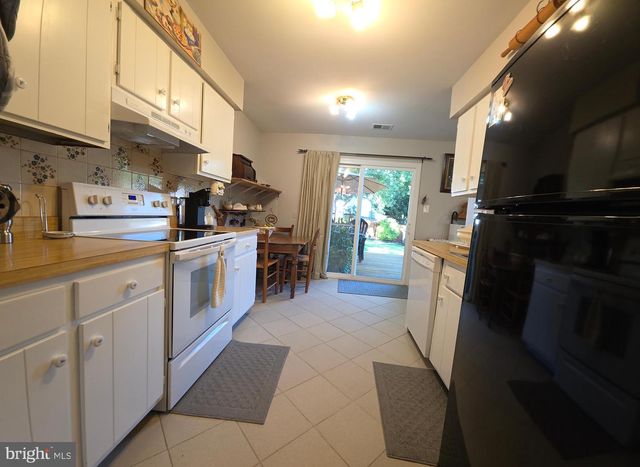 862 HOLLY DR, La Plata, MD 20646