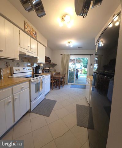 862 HOLLY DR, La Plata, MD 20646