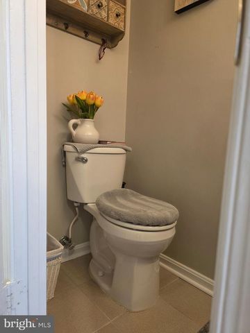 862 HOLLY DR, La Plata, MD 20646