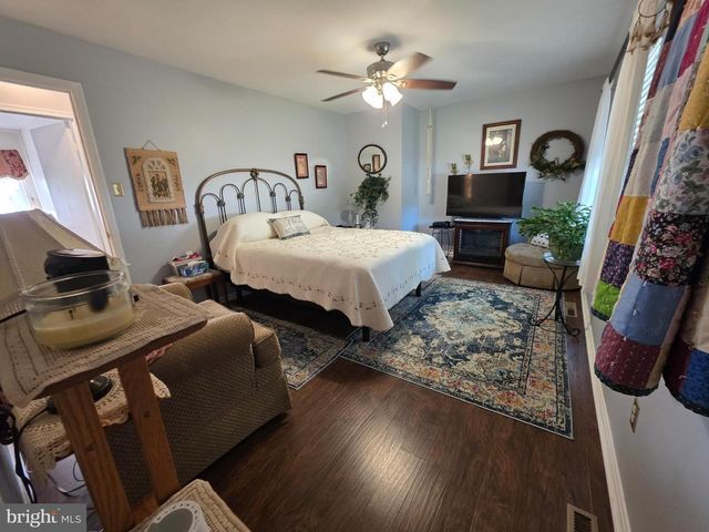 862 HOLLY DR, La Plata, MD 20646