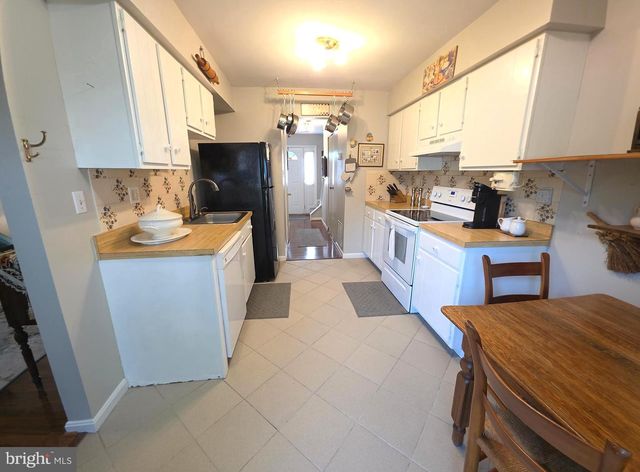 862 HOLLY DR, La Plata, MD 20646