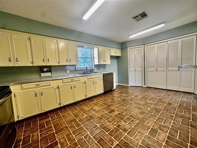 2529 Aster Street, Lake Charles, LA 70601