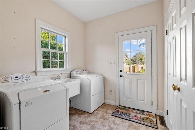 2152 Lords LNDG, Virginia Beach, VA 23454