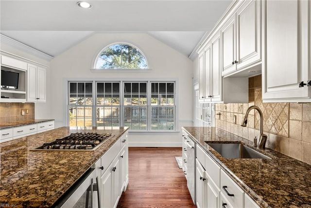 2152 Lords LNDG, Virginia Beach, VA 23454