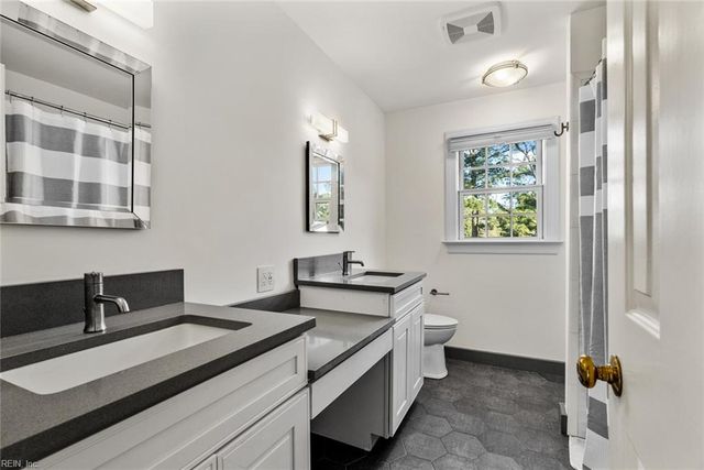 2152 Lords LNDG, Virginia Beach, VA 23454