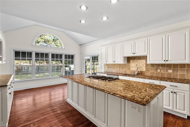 2152 Lords LNDG, Virginia Beach, VA 23454