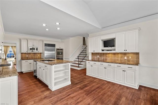 2152 Lords LNDG, Virginia Beach, VA 23454