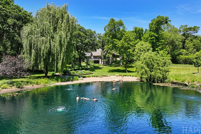 8806 WHISPERING PINES Trail, Woodstock, IL 60098
