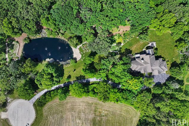 8806 WHISPERING PINES Trail, Woodstock, IL 60098