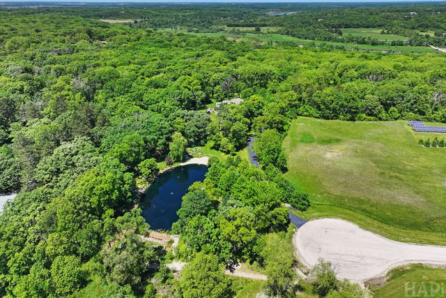 8806 WHISPERING PINES Trail, Woodstock, IL 60098
