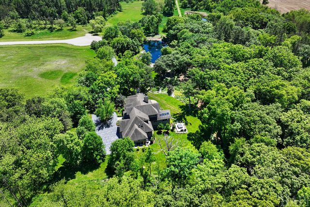 8806 WHISPERING PINES Trail, Woodstock, IL 60098