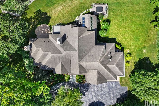 8806 WHISPERING PINES Trail, Woodstock, IL 60098
