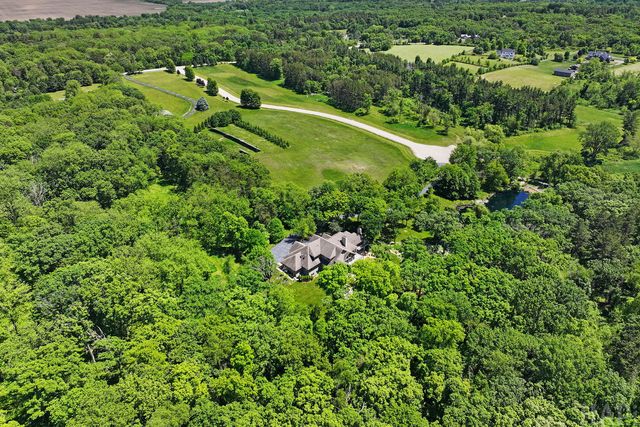 8806 WHISPERING PINES Trail, Woodstock, IL 60098