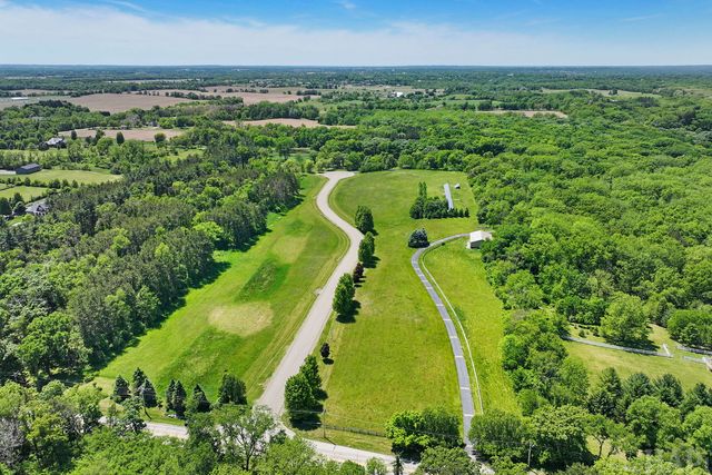 8806 WHISPERING PINES Trail, Woodstock, IL 60098