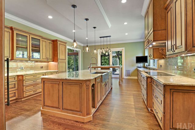 8806 WHISPERING PINES Trail, Woodstock, IL 60098