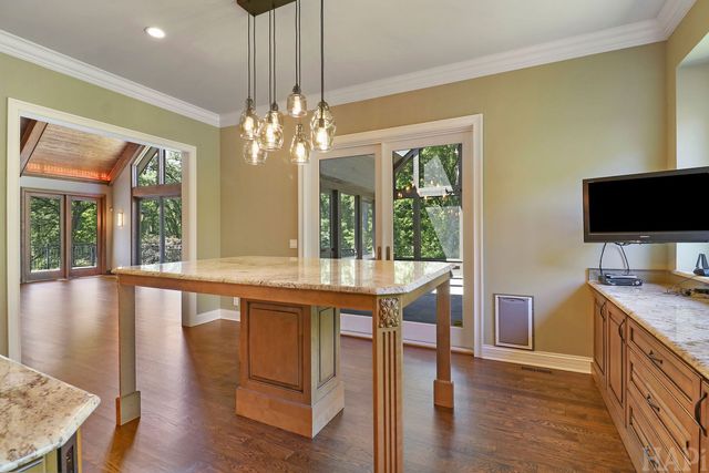 8806 WHISPERING PINES Trail, Woodstock, IL 60098