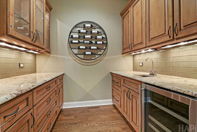 8806 WHISPERING PINES Trail, Woodstock, IL 60098