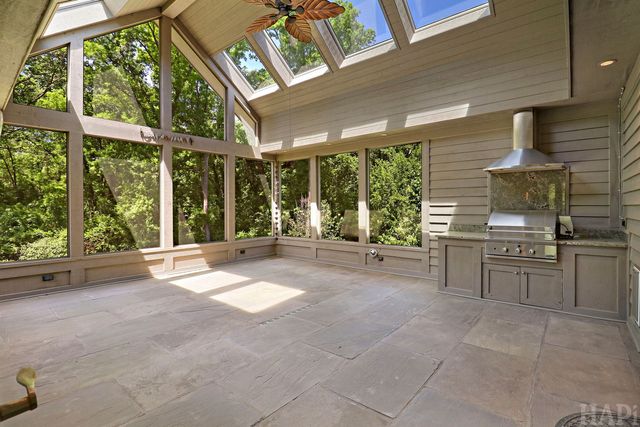 8806 WHISPERING PINES Trail, Woodstock, IL 60098