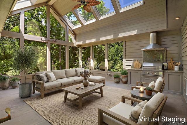 8806 WHISPERING PINES Trail, Woodstock, IL 60098